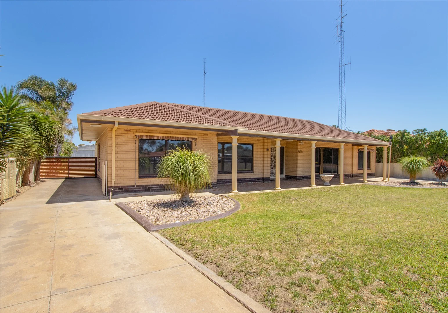 41 Bay Rd, Moonta Bay SA 5558