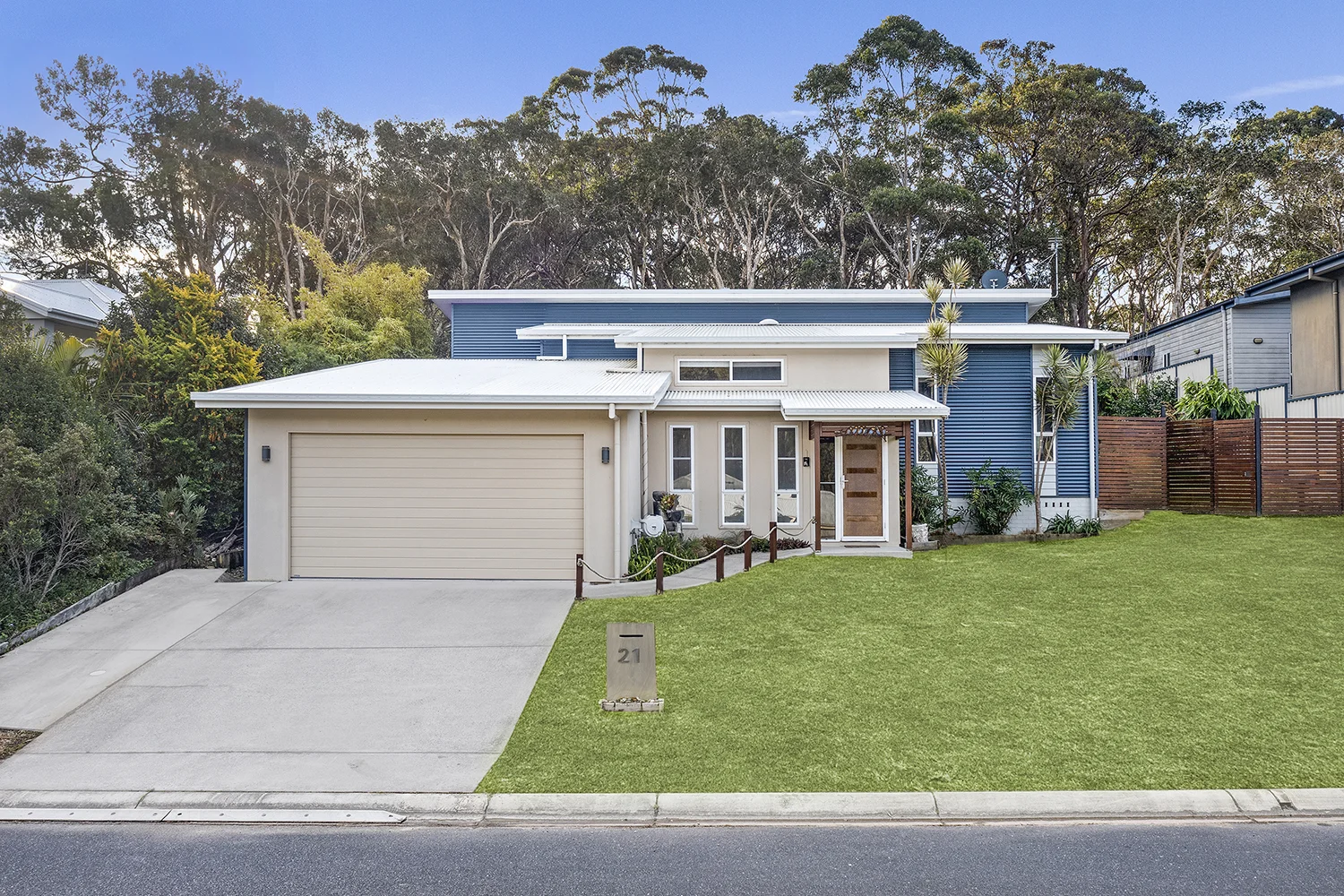 21 Sandpiper Drive, Scotts Head NSW 2447