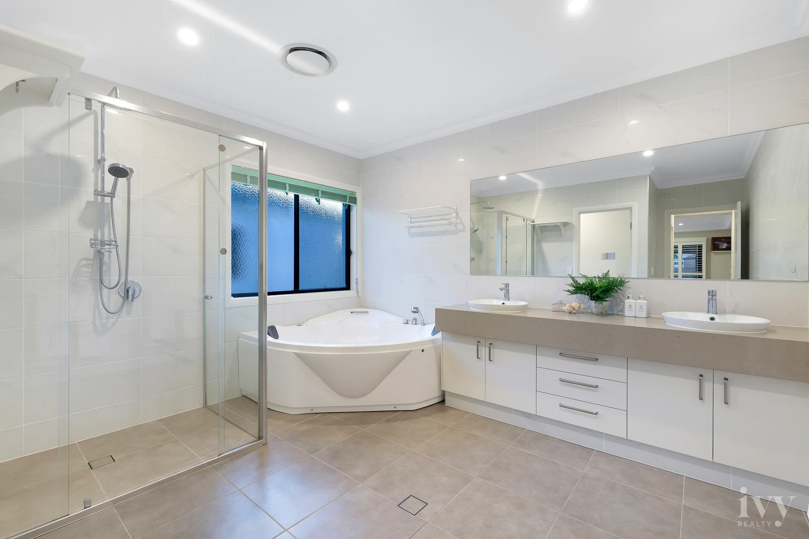 Additional image 21 of 1051 Edgecliff Drive, Sanctuary Cove QLD 4212