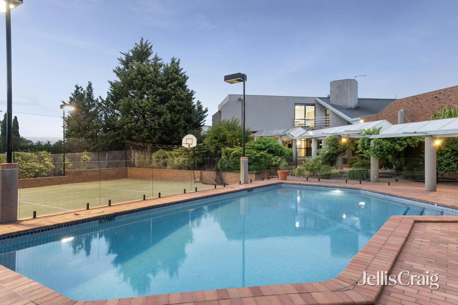 13 Sarah Crescent, Templestowe VIC 3106