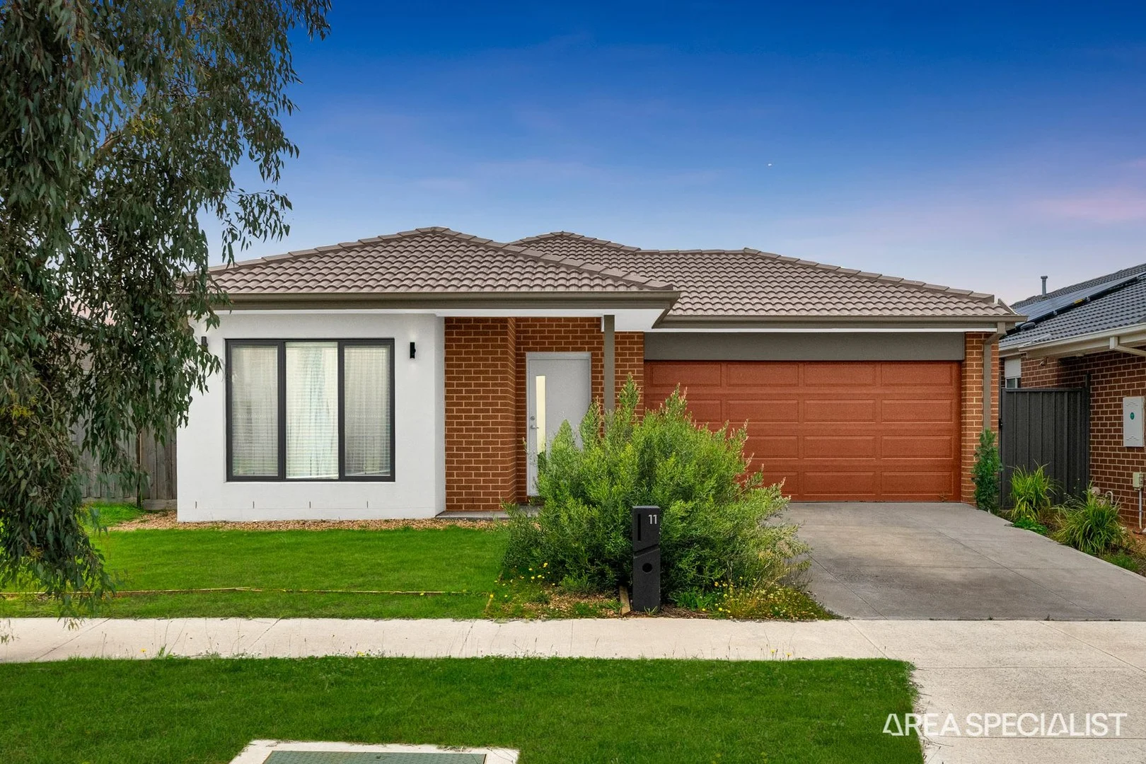 11 Carfin Circuit, Thornhill Park VIC 3335