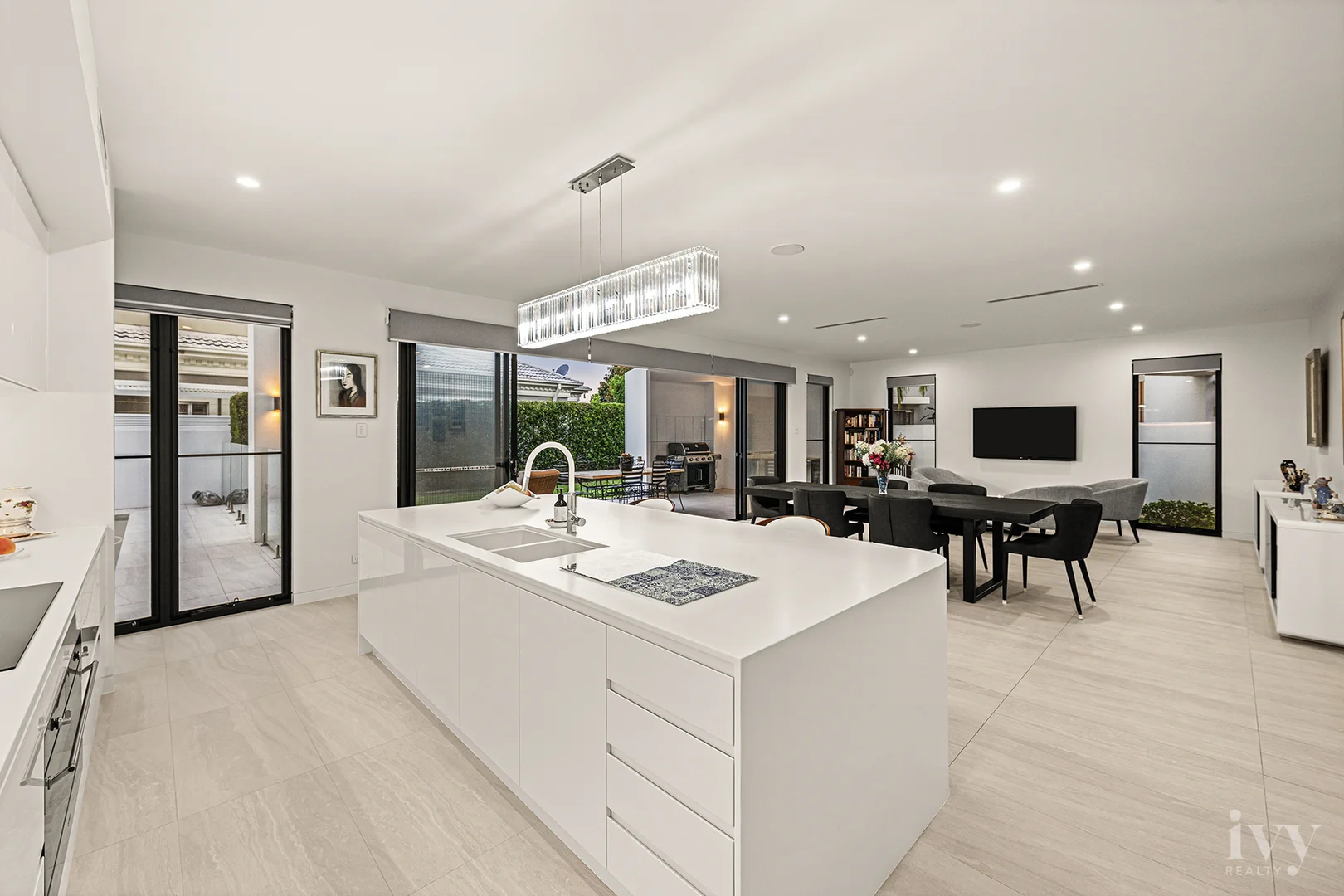 Additional image 3 of 10 Queen Guineveres Place, Sovereign Islands QLD 4216