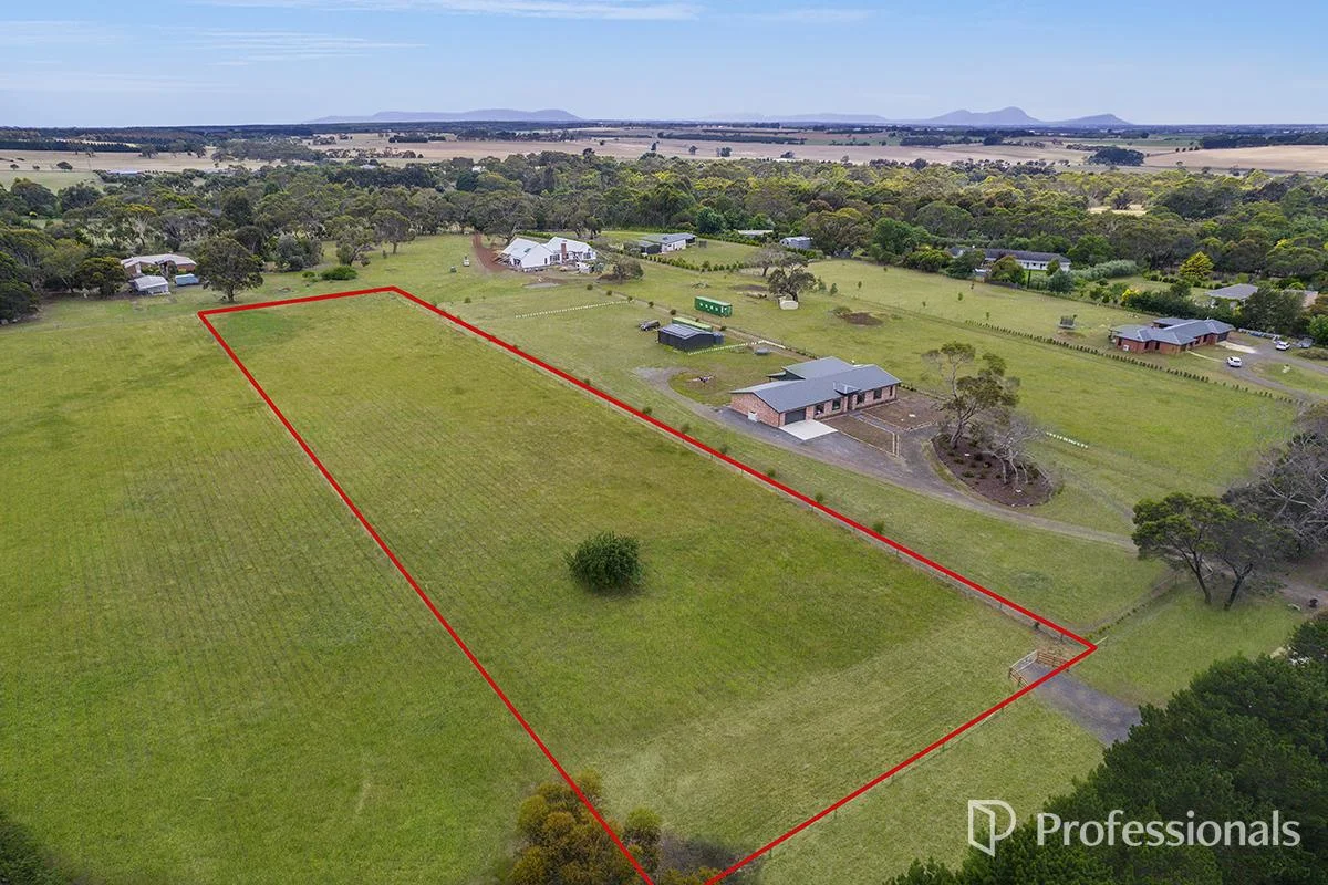 Lot 4/26-50 Kinnanes Road, Hamilton VIC 3300