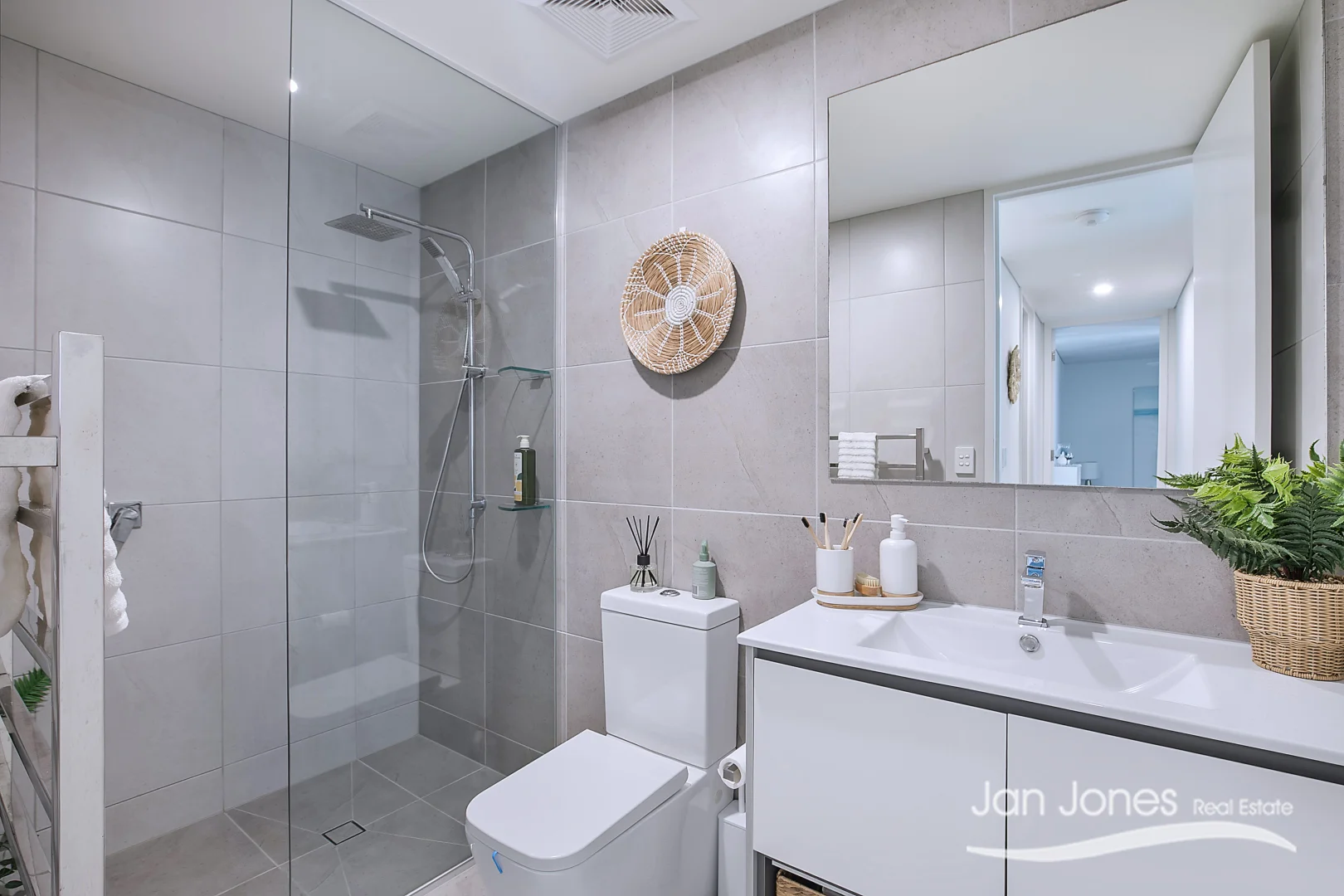 Additional image 17 of Unit 5/113 Landsborough Ave, Scarborough QLD 4020