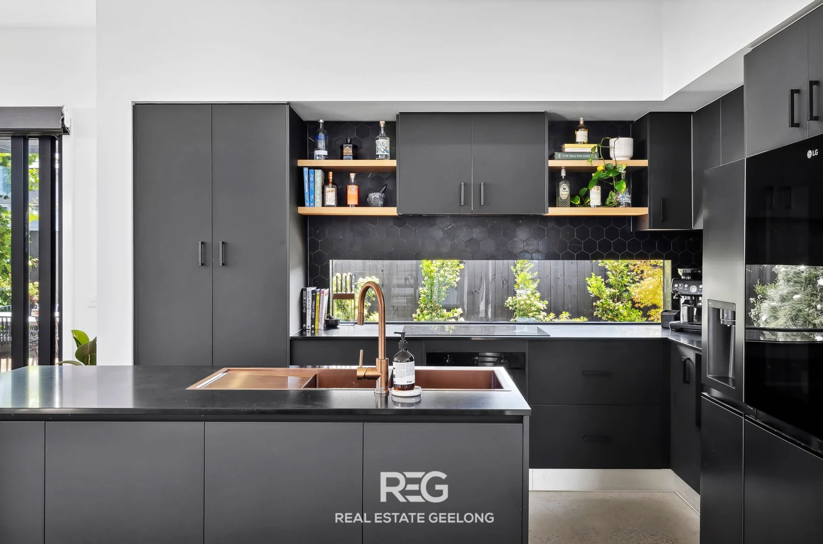 2 Gallant Road, St Leonards VIC 3223 photo 4