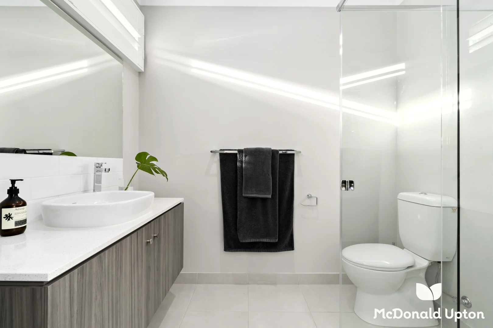 Additional image 21 of 122 Woodland Street, Strathmore VIC 3041