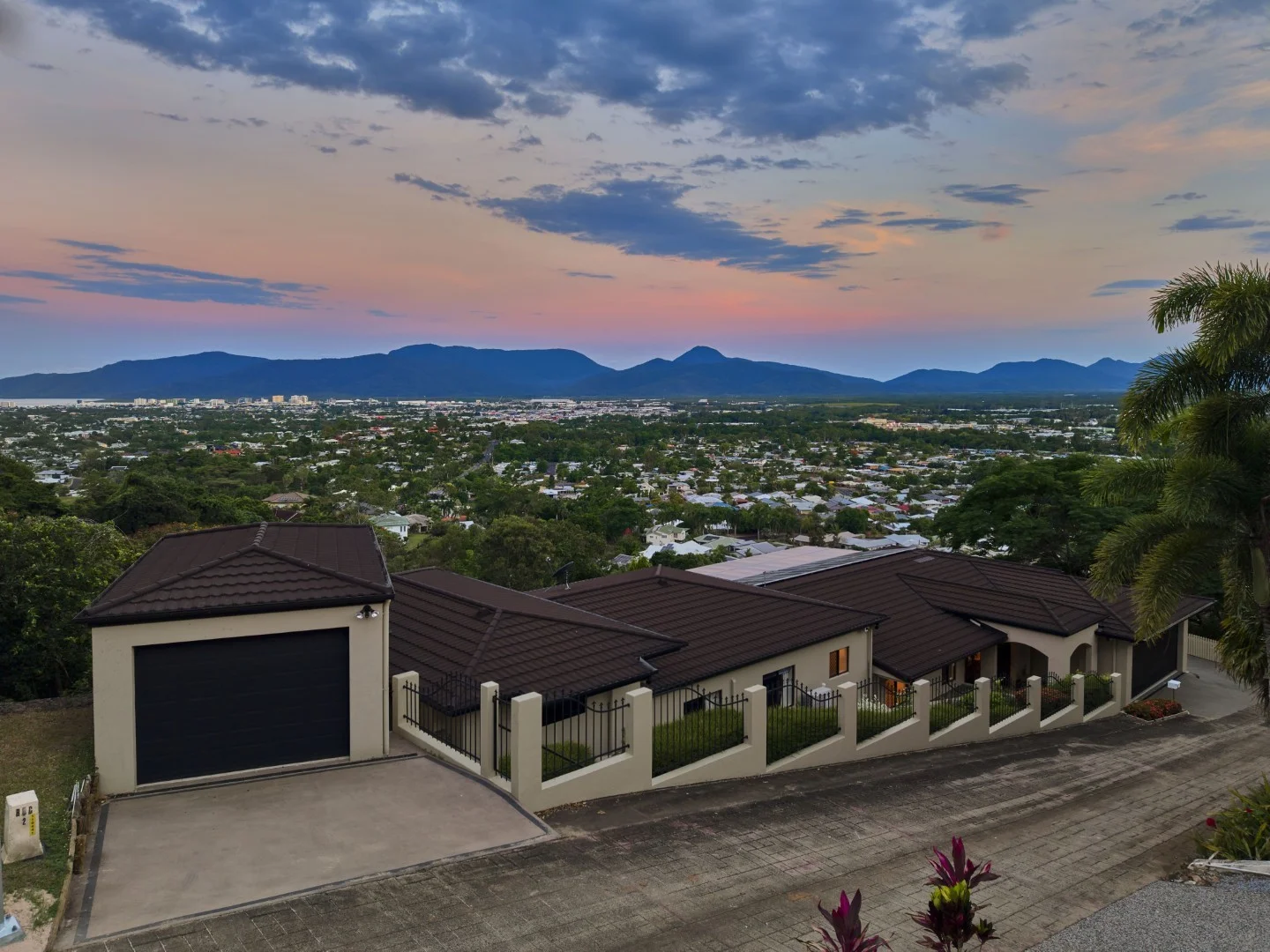 5 Richmond Court, Mooroobool QLD 4870