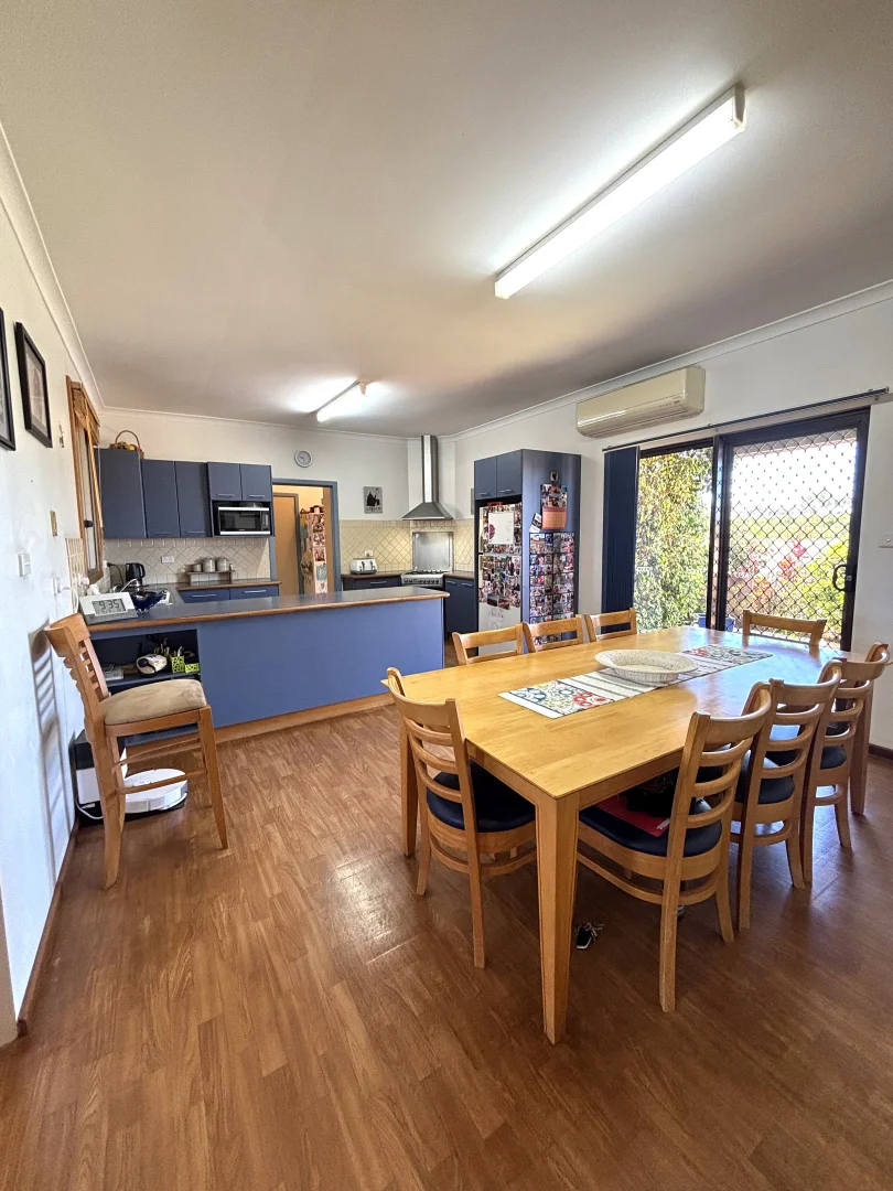 Additional image 11 of 563 & 561 Robinson Street, Carnarvon WA 6701