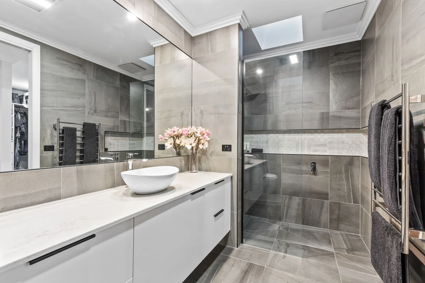 Additional image 11 of 1/18A Elwood Drive, Strathdale VIC 3550