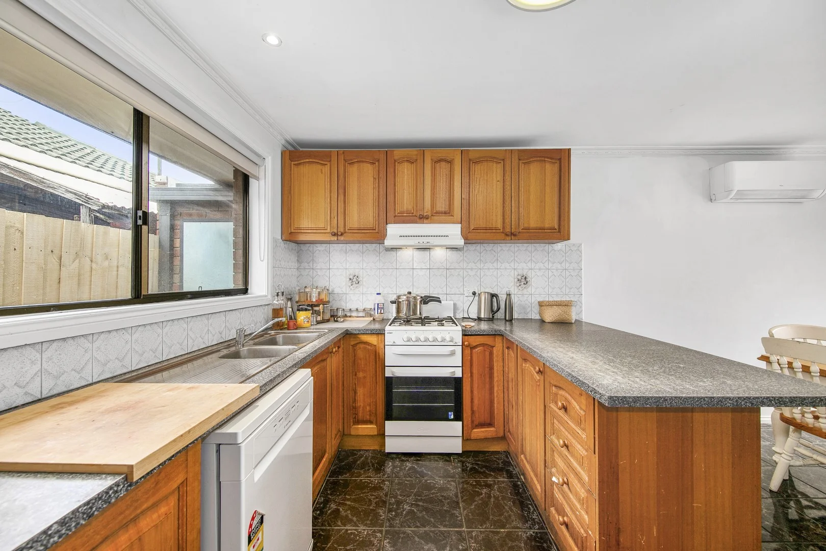 1/33 Merton Street, Altona Meadows VIC 3028