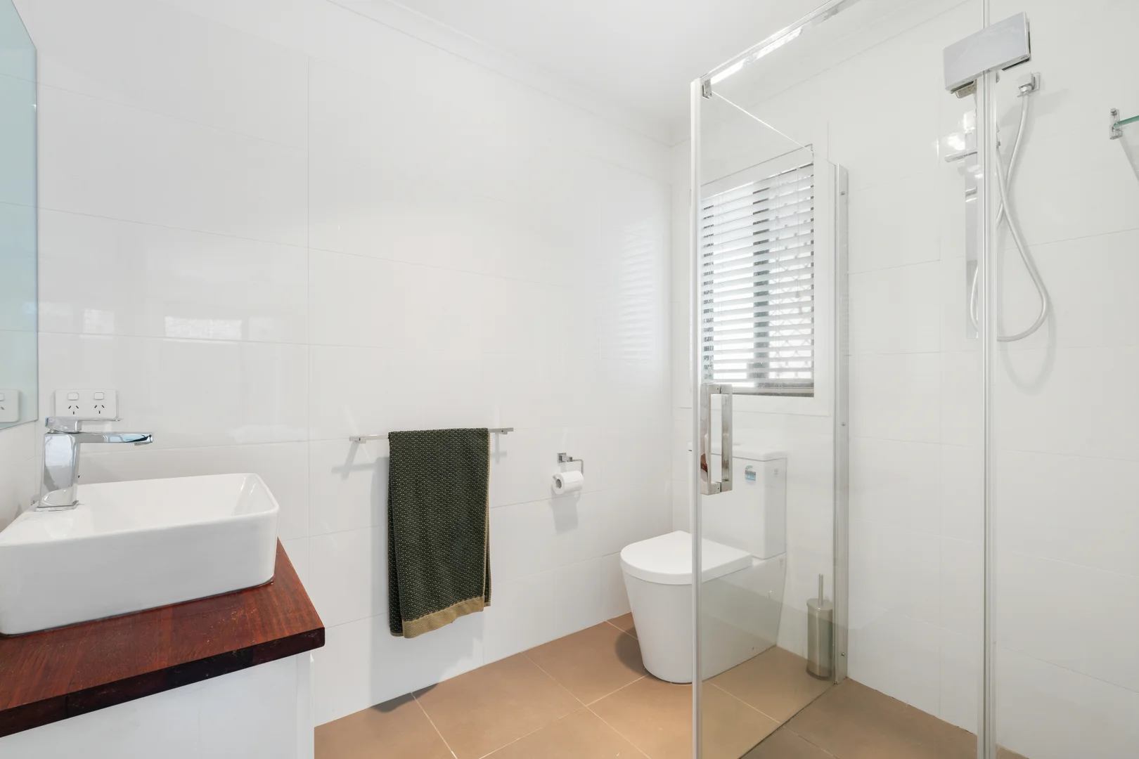 Additional image 20 of 38 Beaconsfield Drive, Burleigh Waters QLD 4220