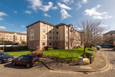 12/10 Russell Gardens, Edinburgh EH12