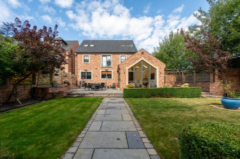 Ashbury Lane, Norton S8