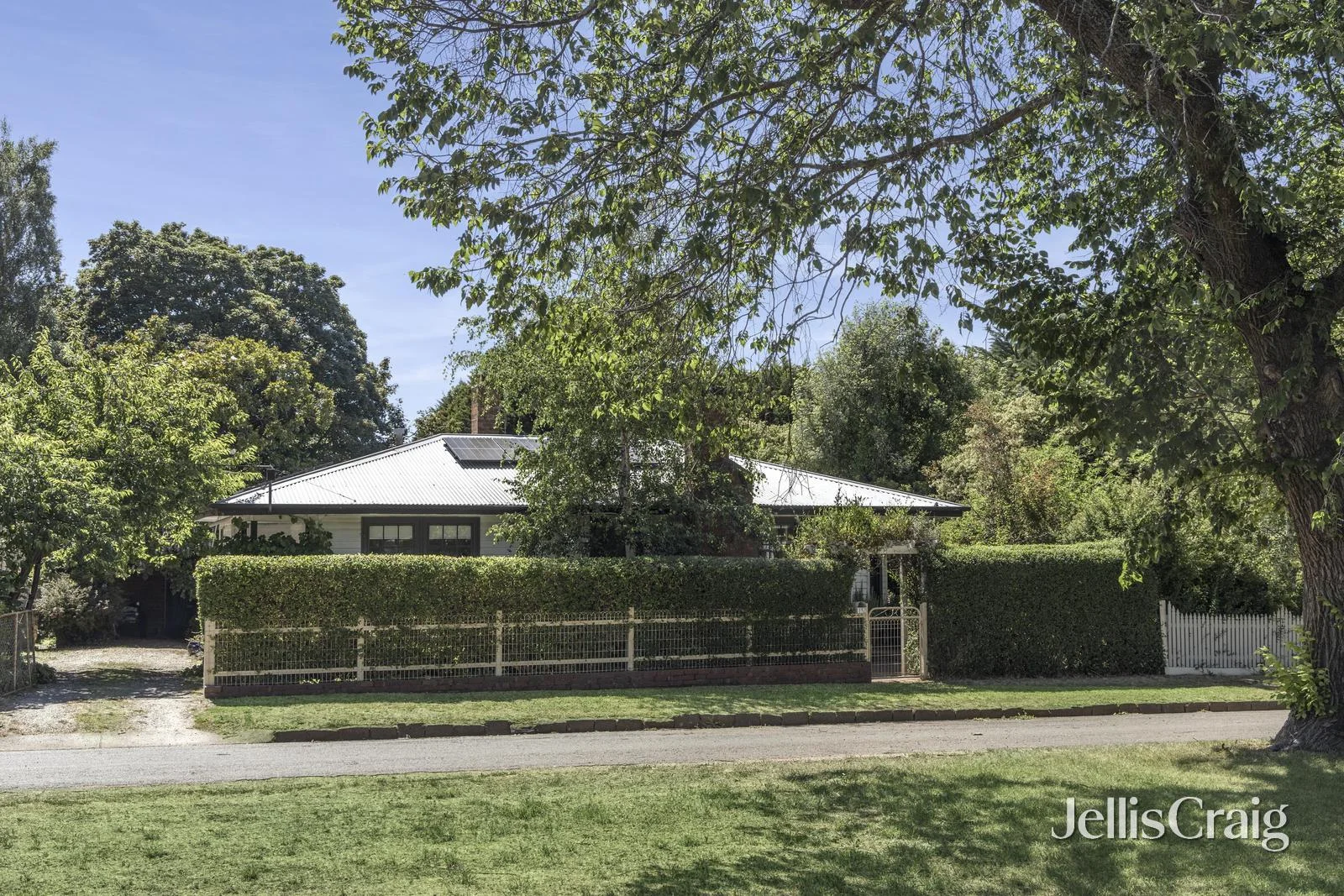152 Main Street, Romsey VIC 3434