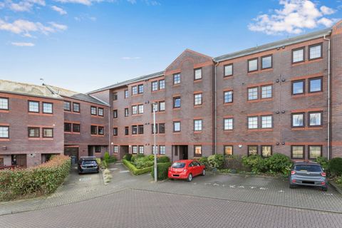 93/2 Orchard Brae Avenue, Edinburgh EH4
