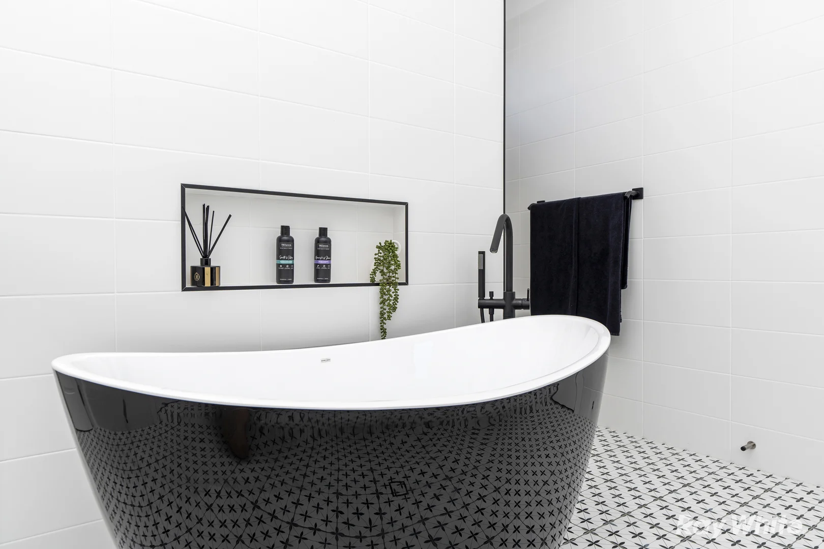 Additional image 12 of 118 Lakehaven Drive, Lake Albert NSW 2650