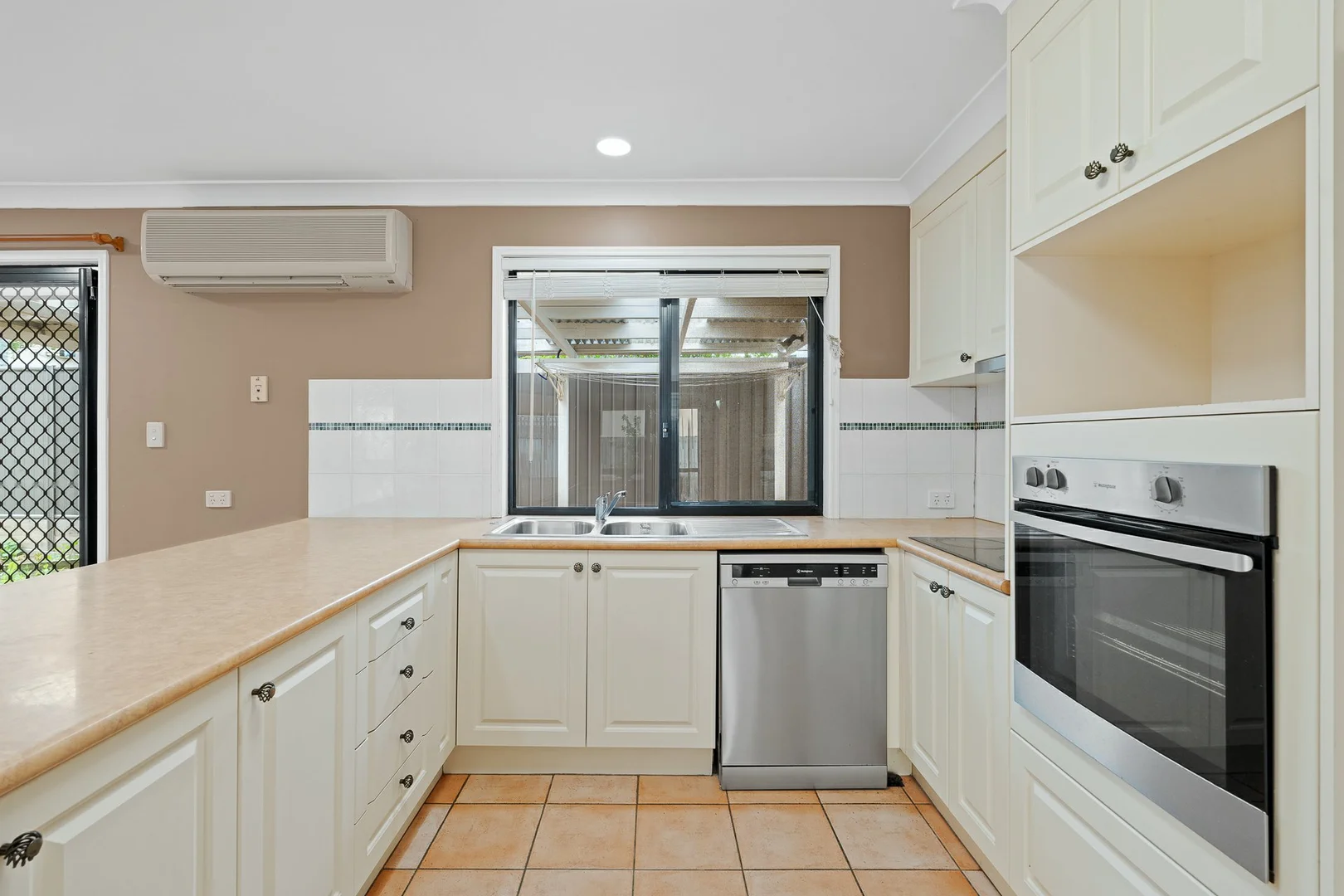 Additional image 3 of 18 Brookland Court, Molendinar QLD 4214
