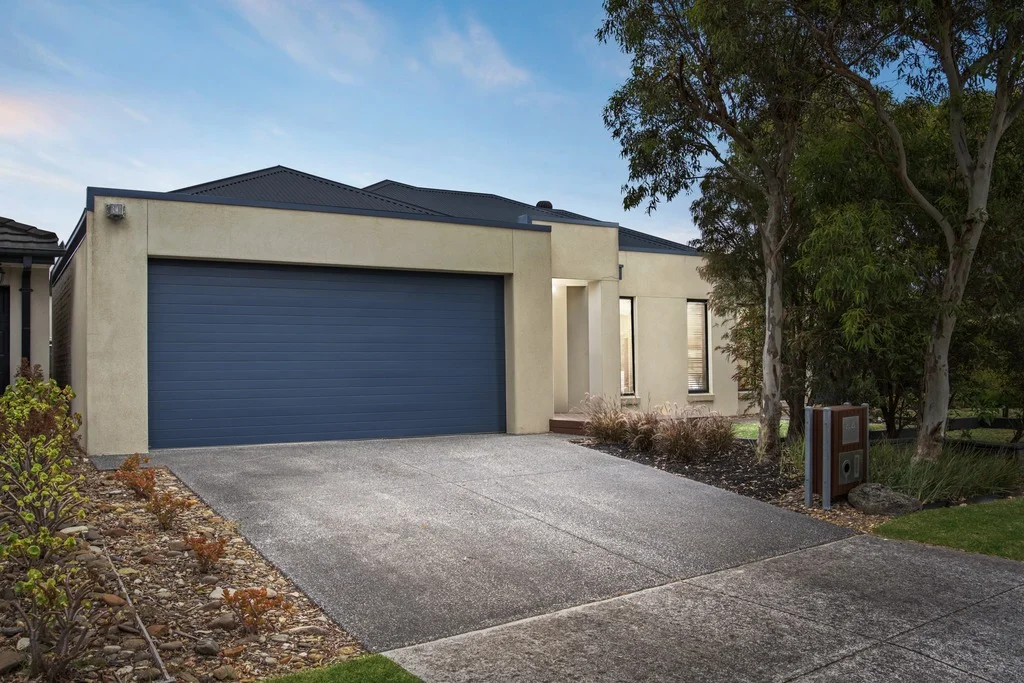 44 Deepwater Drive, Waterways VIC 3195