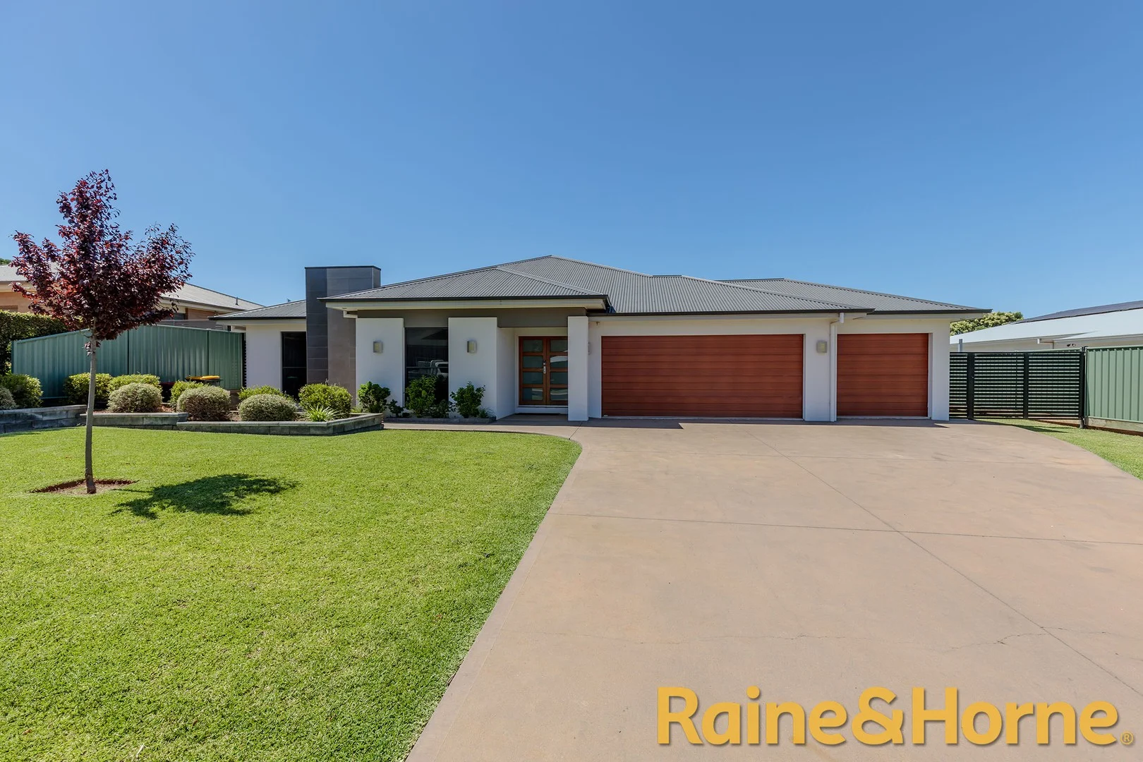 77 Lakeside Circuit, Dubbo NSW 2830