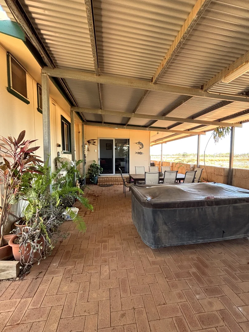 Additional image 33 of 563 & 561 Robinson Street, Carnarvon WA 6701