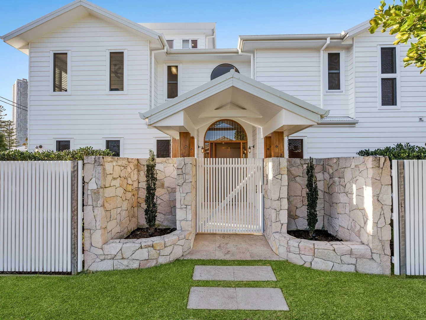 15 Rankin Parade, Main Beach QLD 4217