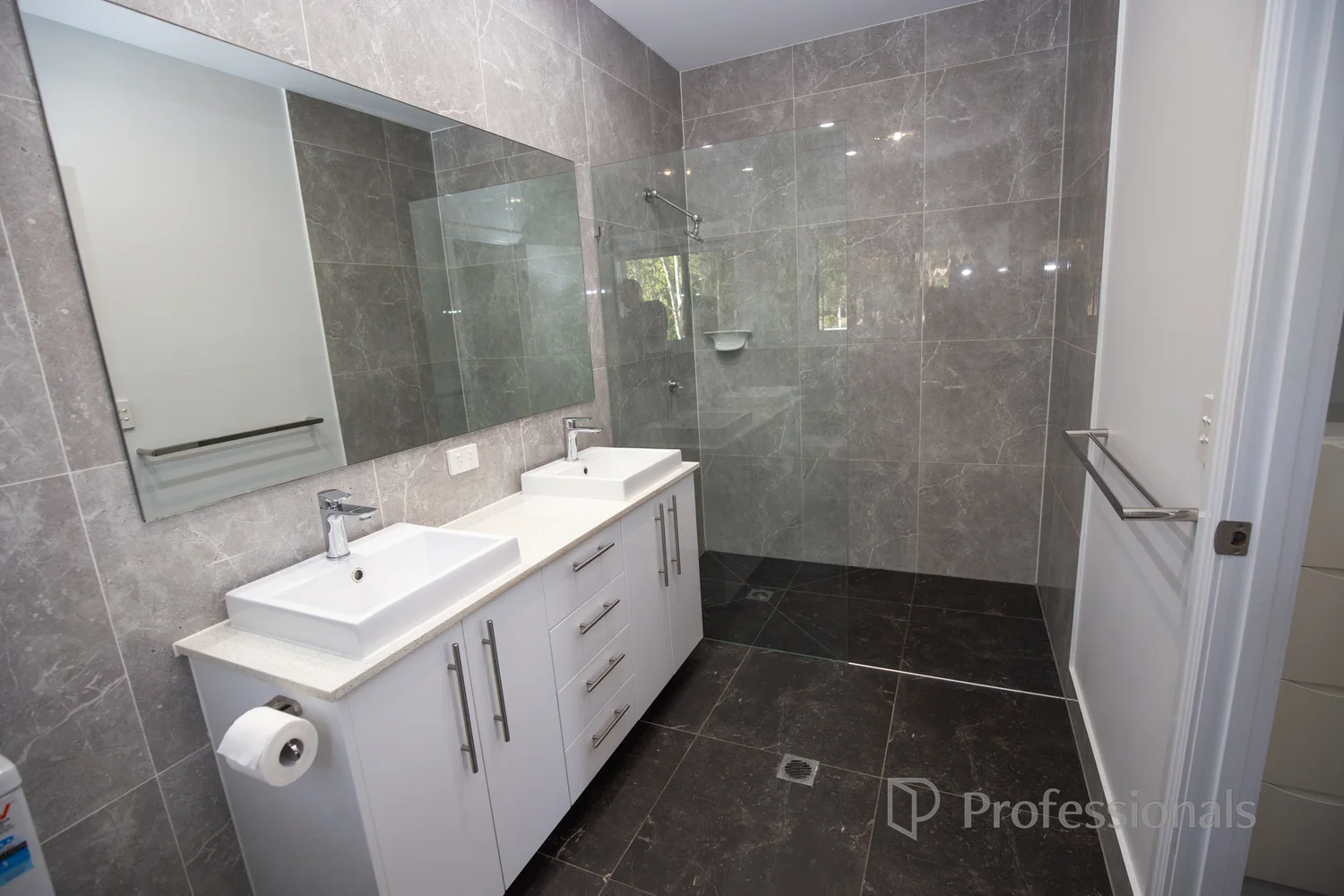 Additional image 18 of 17 High Central Road, Macleay Island QLD 4184