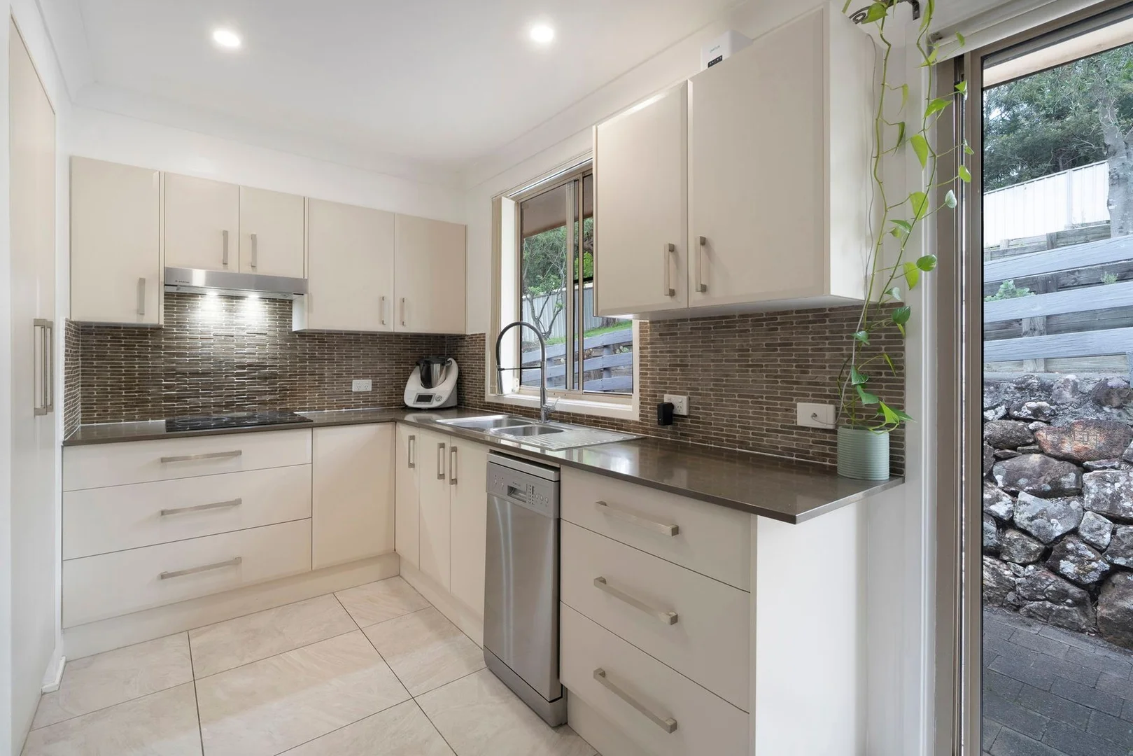 Additional image 3 of 5 Columbia Close, Woodrising NSW 2284