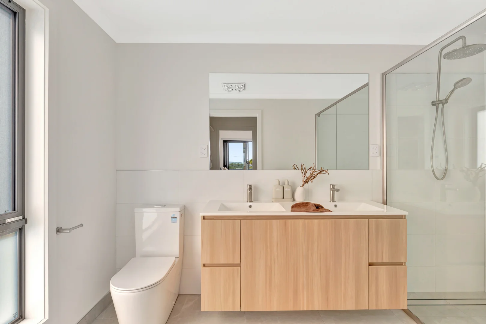 Additional image 16 of 2/136 Nixon Street, Devonport TAS 7310