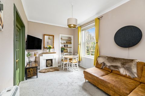 15/8 Belmont Road, Juniper Green, Edinburgh EH14