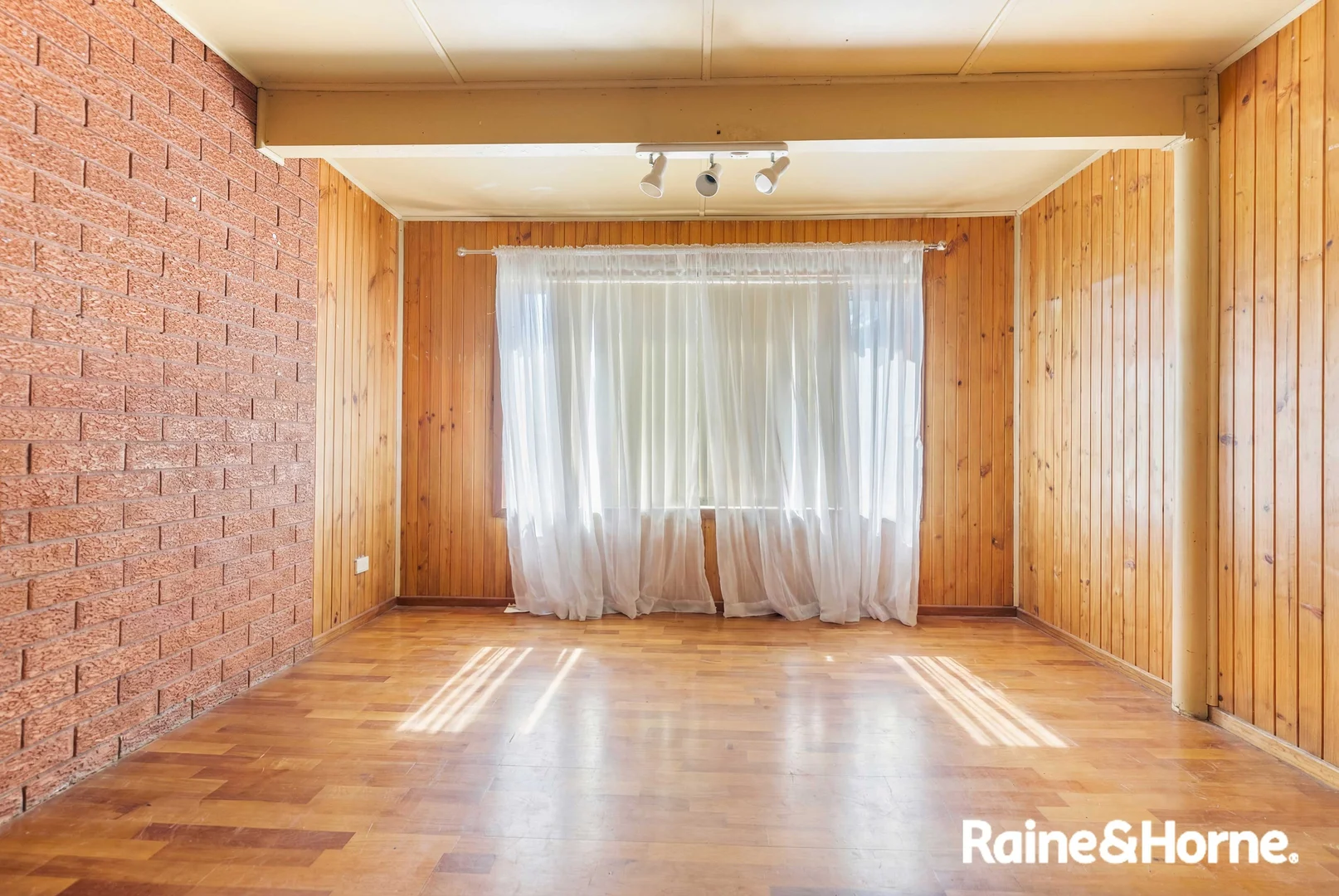 Additional image 2 of 22 Lawn Avenue, Bradbury NSW 2560