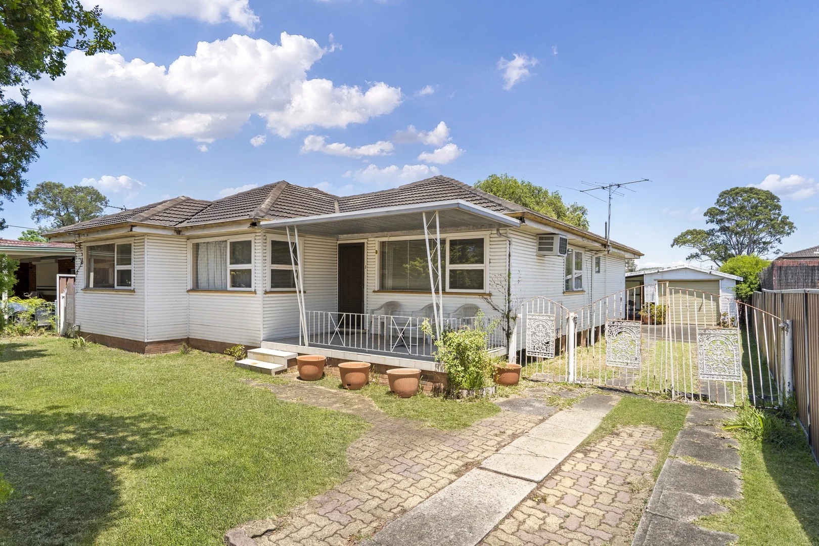 3 Wilfred Street, Macquarie Fields NSW 2564