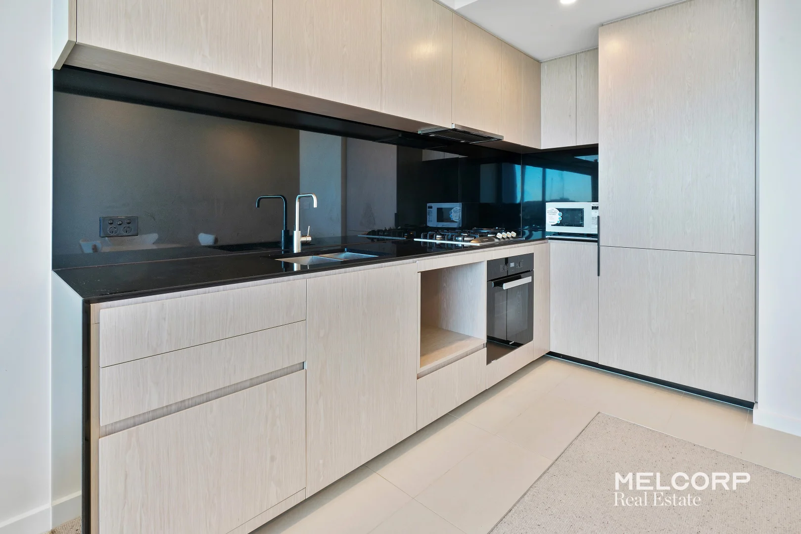 Additional image 3 of 1708/151 Berkeley Street, Melbourne VIC 3000