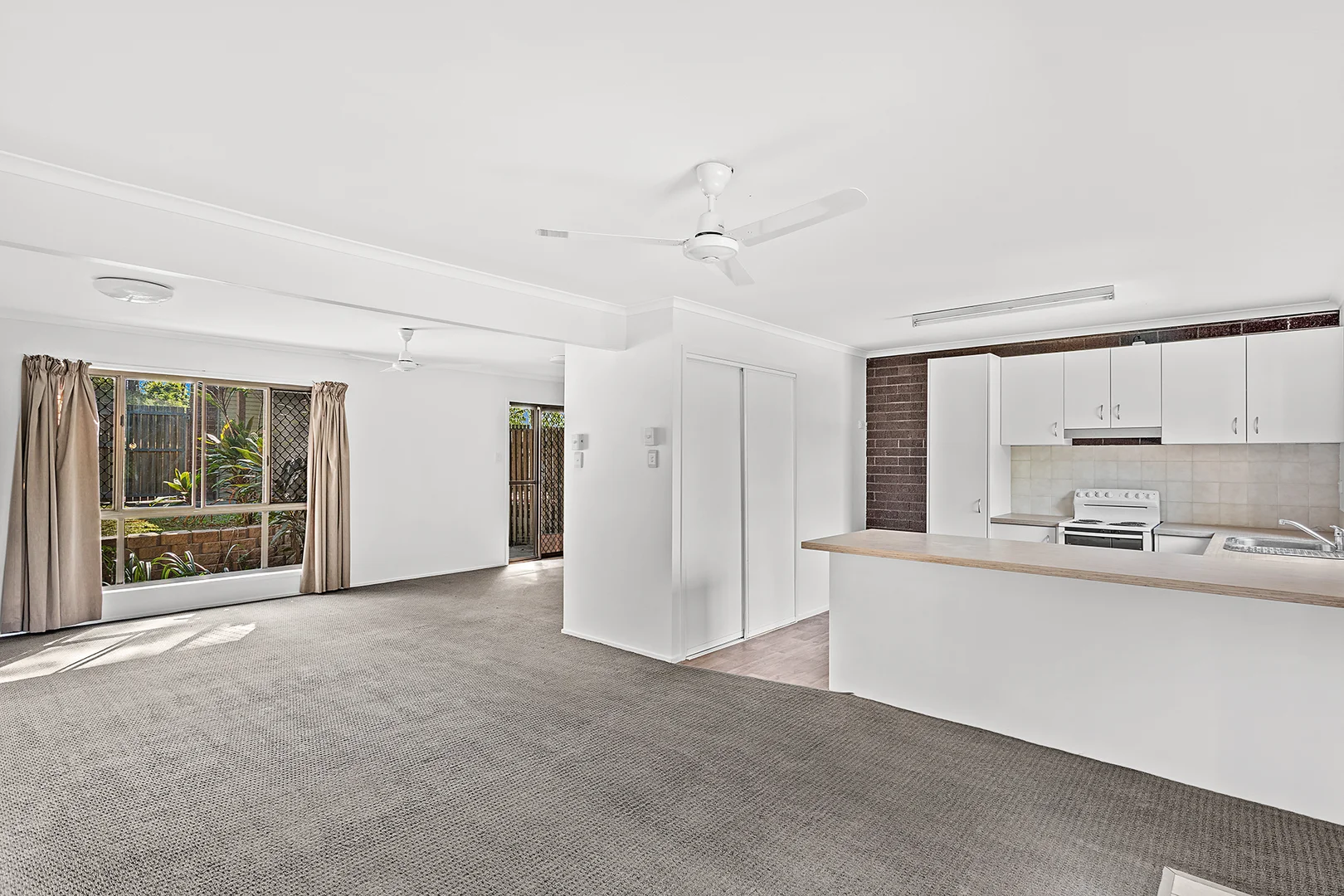 Additional image 3 of 5 Barnes Place, Cannonvale QLD 4802