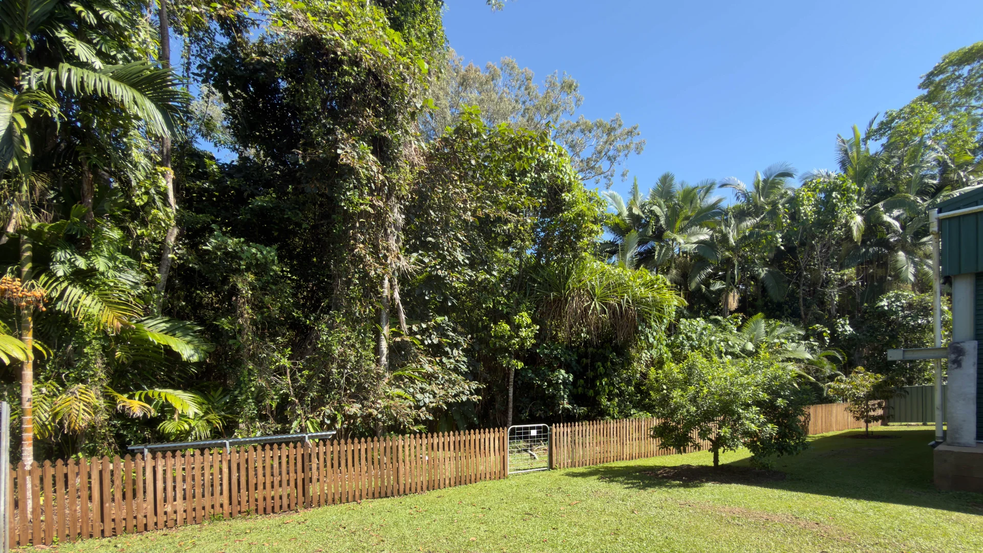 Additional image 26 of 25 Kent Cl, Mission Beach QLD 4852