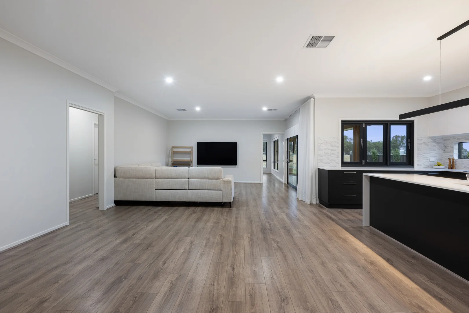 Additional image 3 of 9-11 Main Street, Gerogery NSW 2642