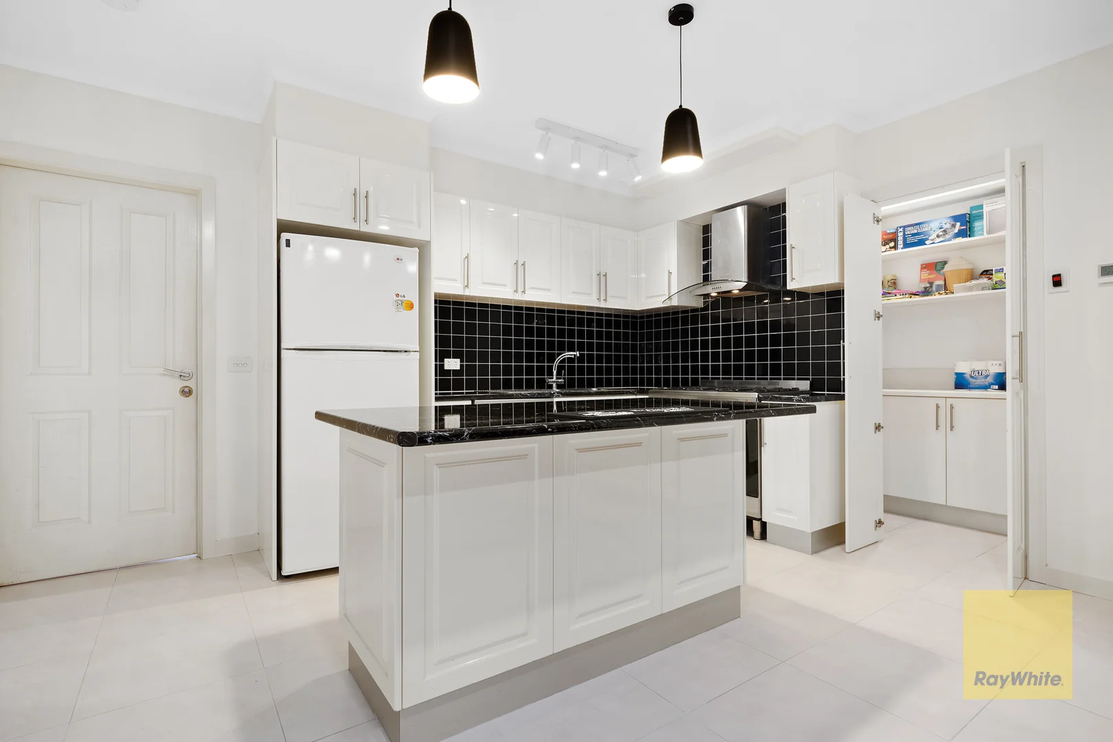 Additional image 21 of 27 Middle Park Drive, Sanctuary Lakes VIC 3030