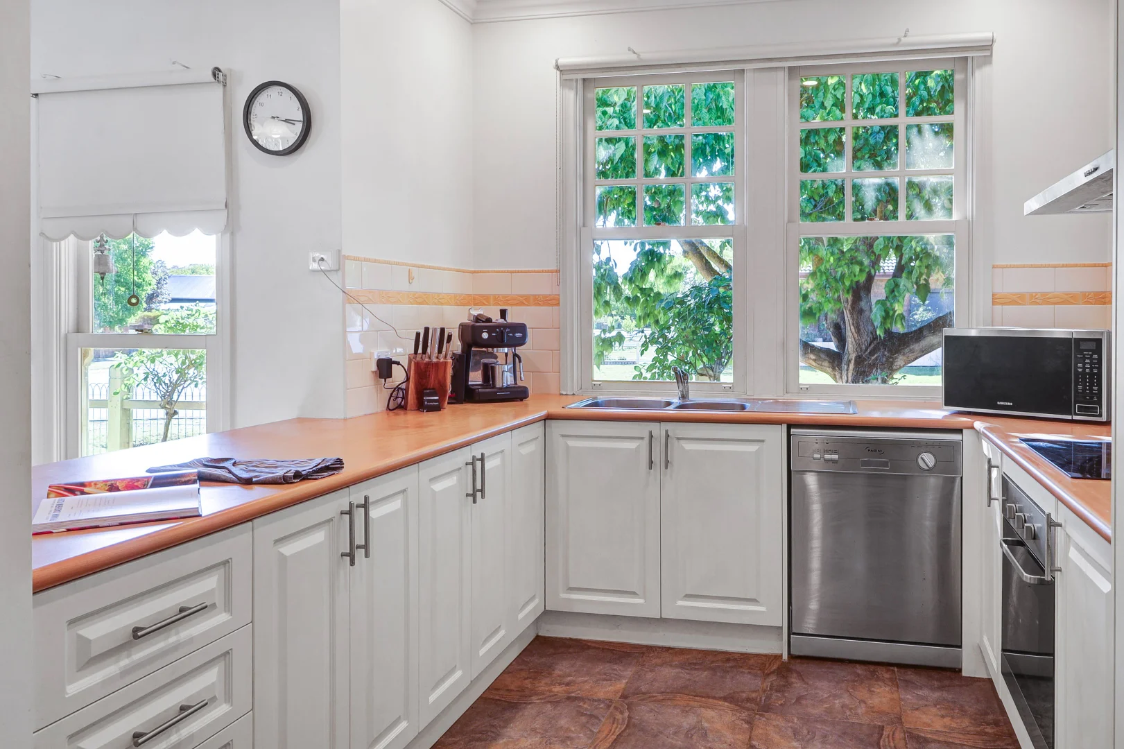 Additional image 2 of 1A The Parade, Mansfield VIC 3722