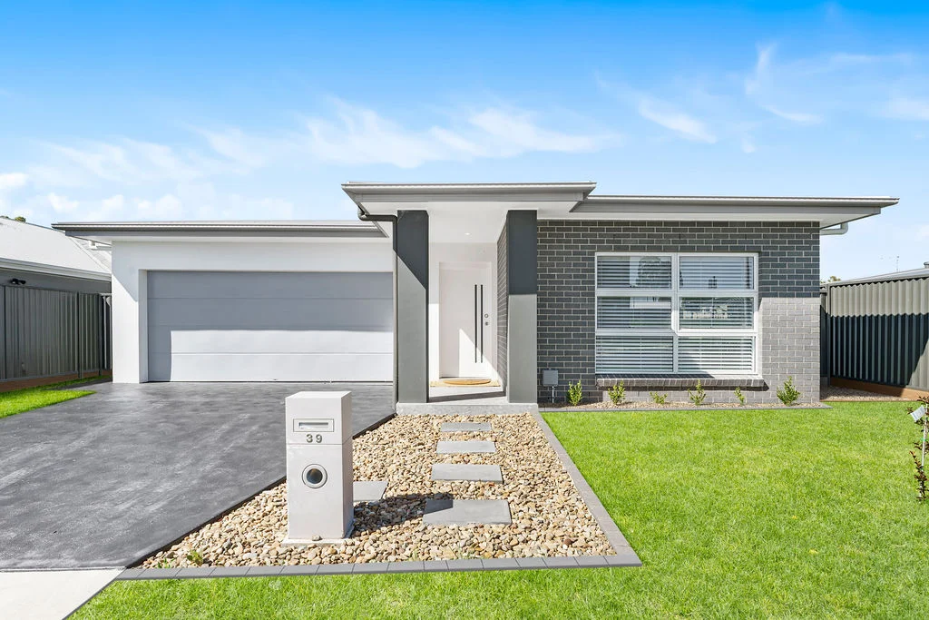 39 Dulcimere Street, Tahmoor NSW 2573
