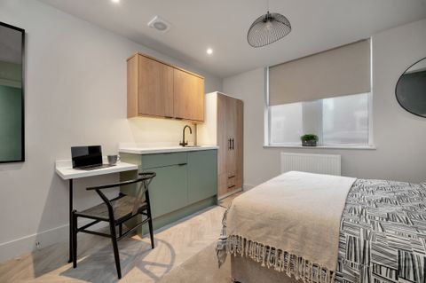 Room 1, Hamilton Road NG10, Room to rent