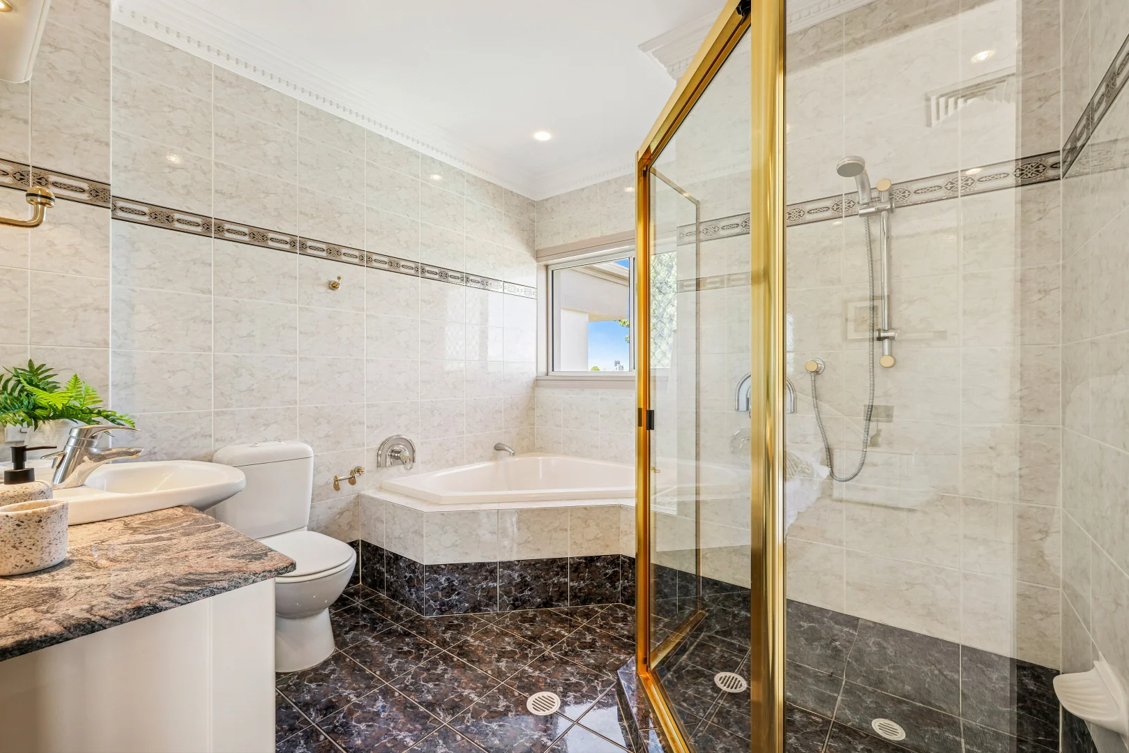 Additional image 21 of 38a Kincardine Drive, Benowa Waters QLD 4217