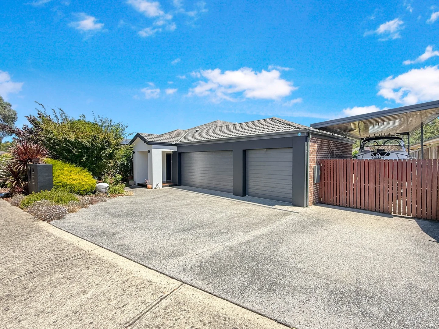 11 Kensington Drive, Warragul VIC 3820