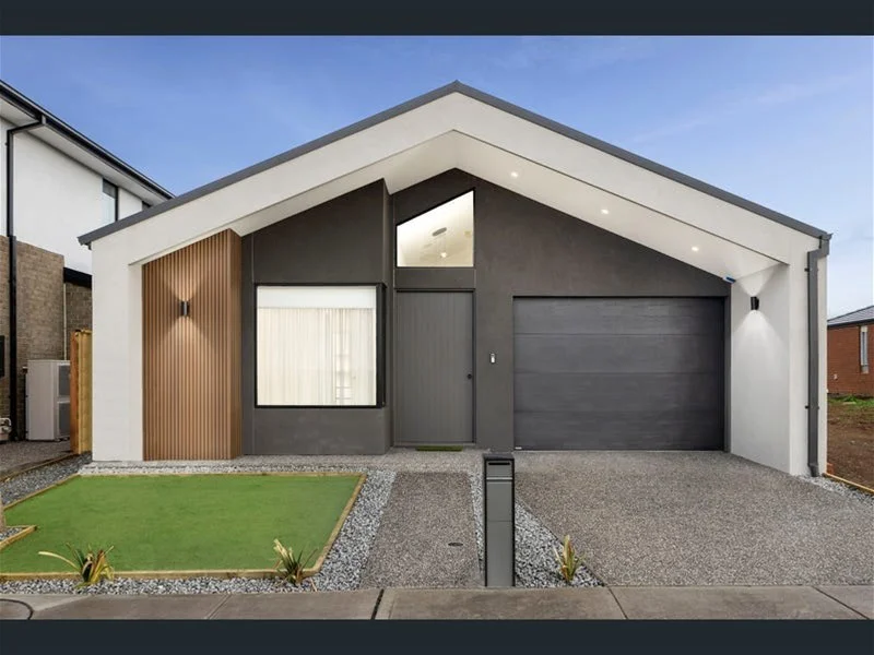 36 EASTCASTLE DRIVE, Fraser Rise VIC 3336