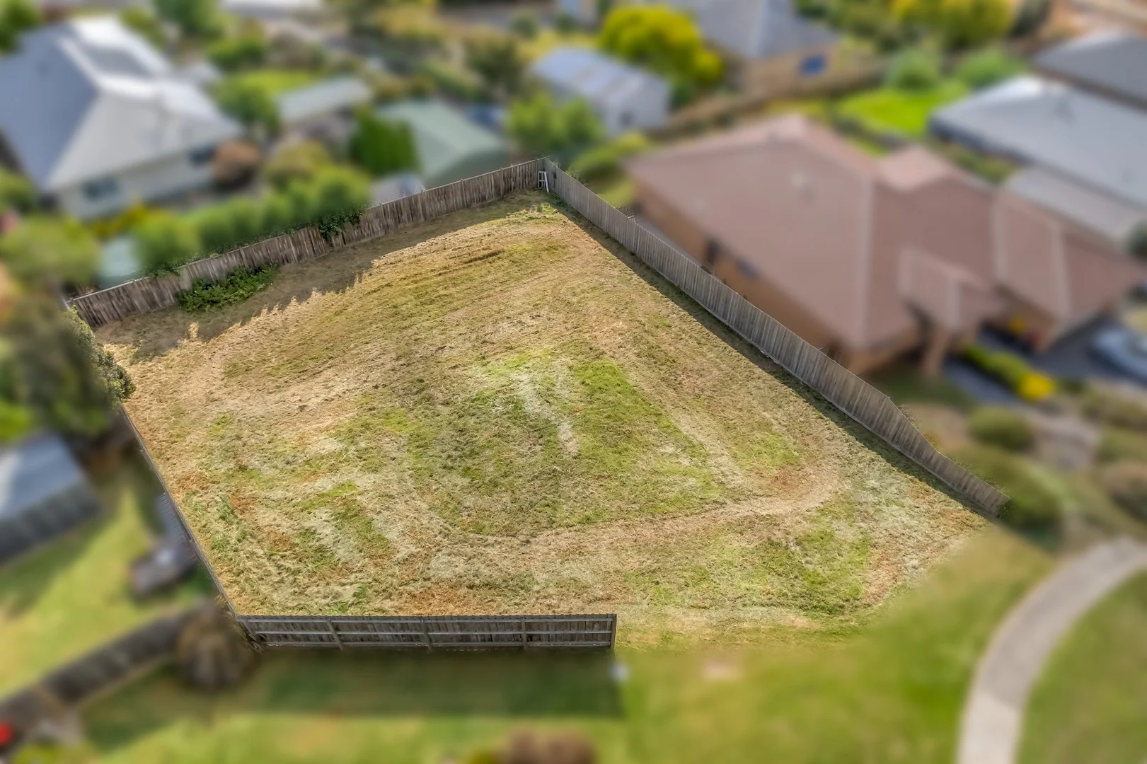 Additional image 2 of 33 Southern Close, Drouin VIC 3818