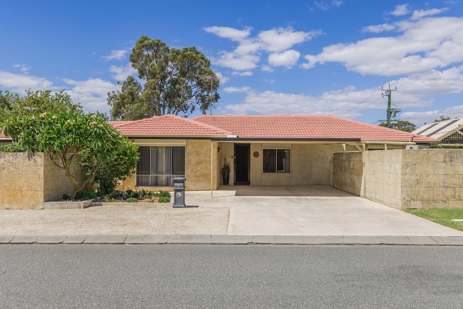 2 Palamuna Court, Hillman WA 6168