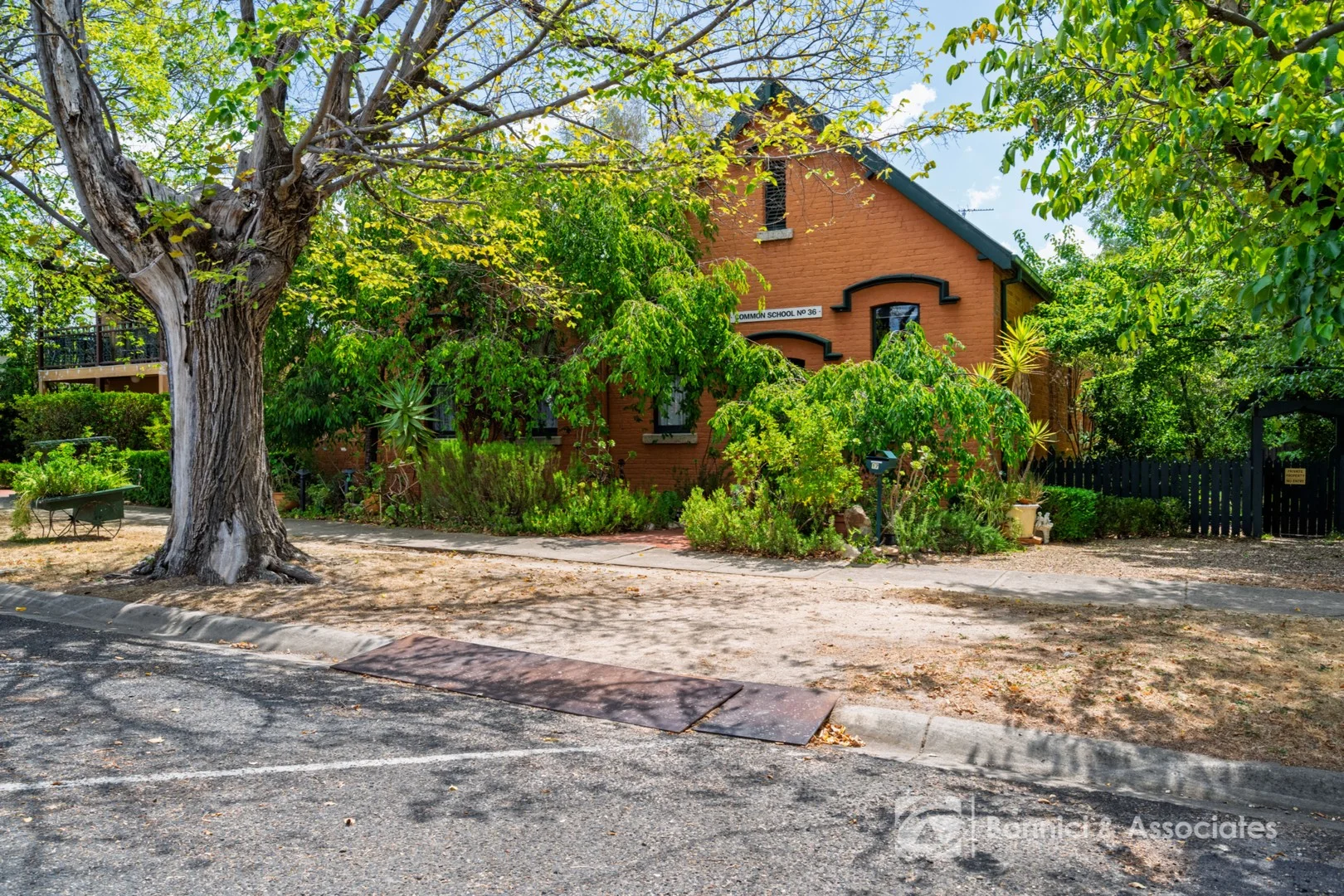 17 Loch Street, Beechworth VIC 3747