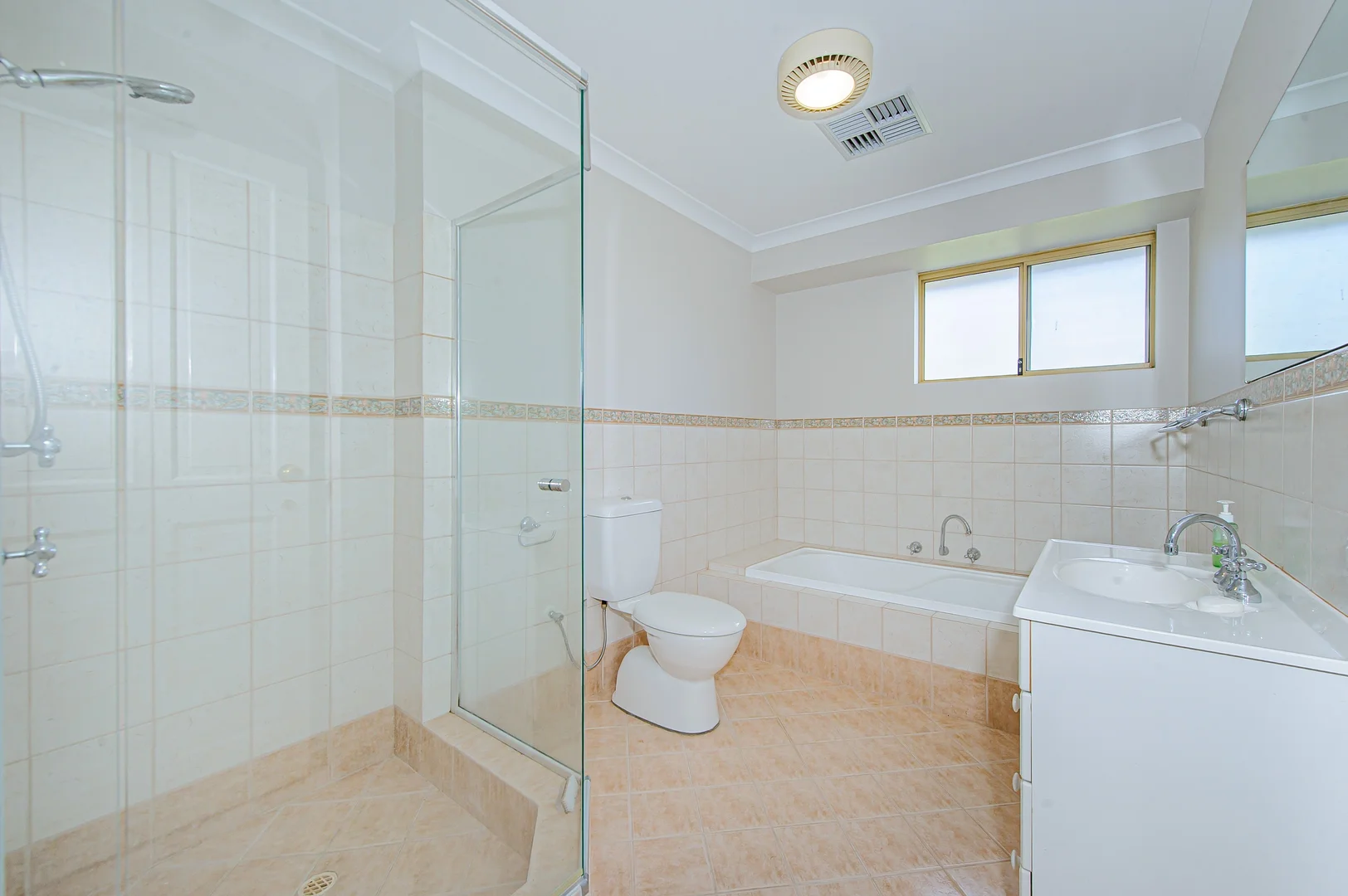 Additional image 14 of 594 Railway Parade, Baskerville WA 6056