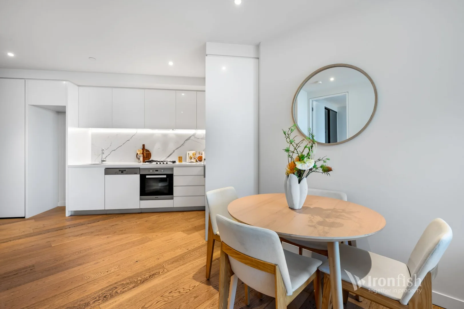 911/77 Queens Road, Melbourne VIC 3004 photo 4