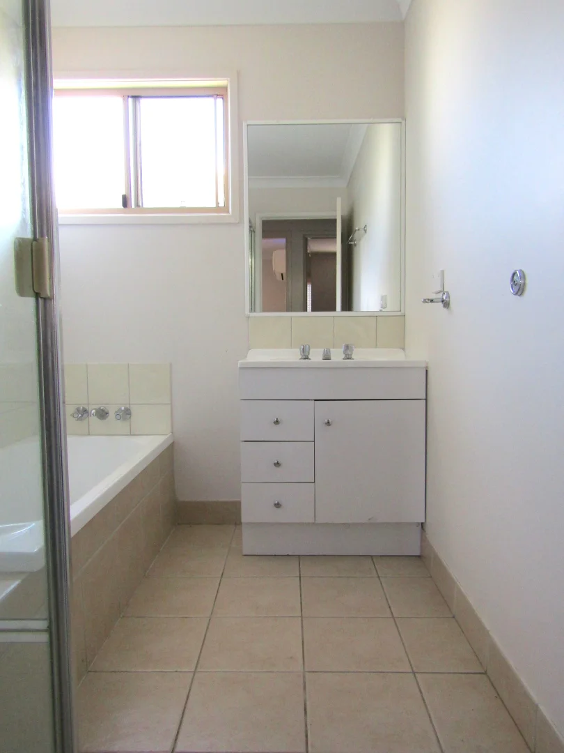 Additional image 9 of 8A 8B Boonery Street, Blackwater QLD 4717