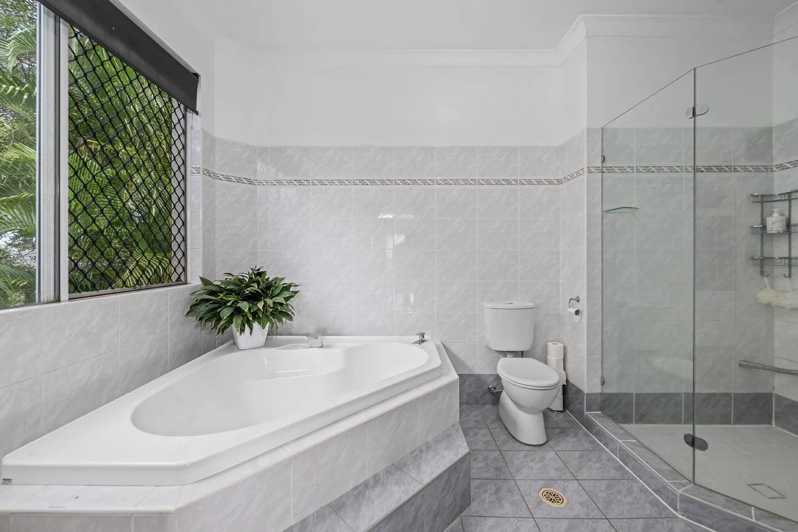 Additional image 20 of 10 Radiata Court, Elanora QLD 4221