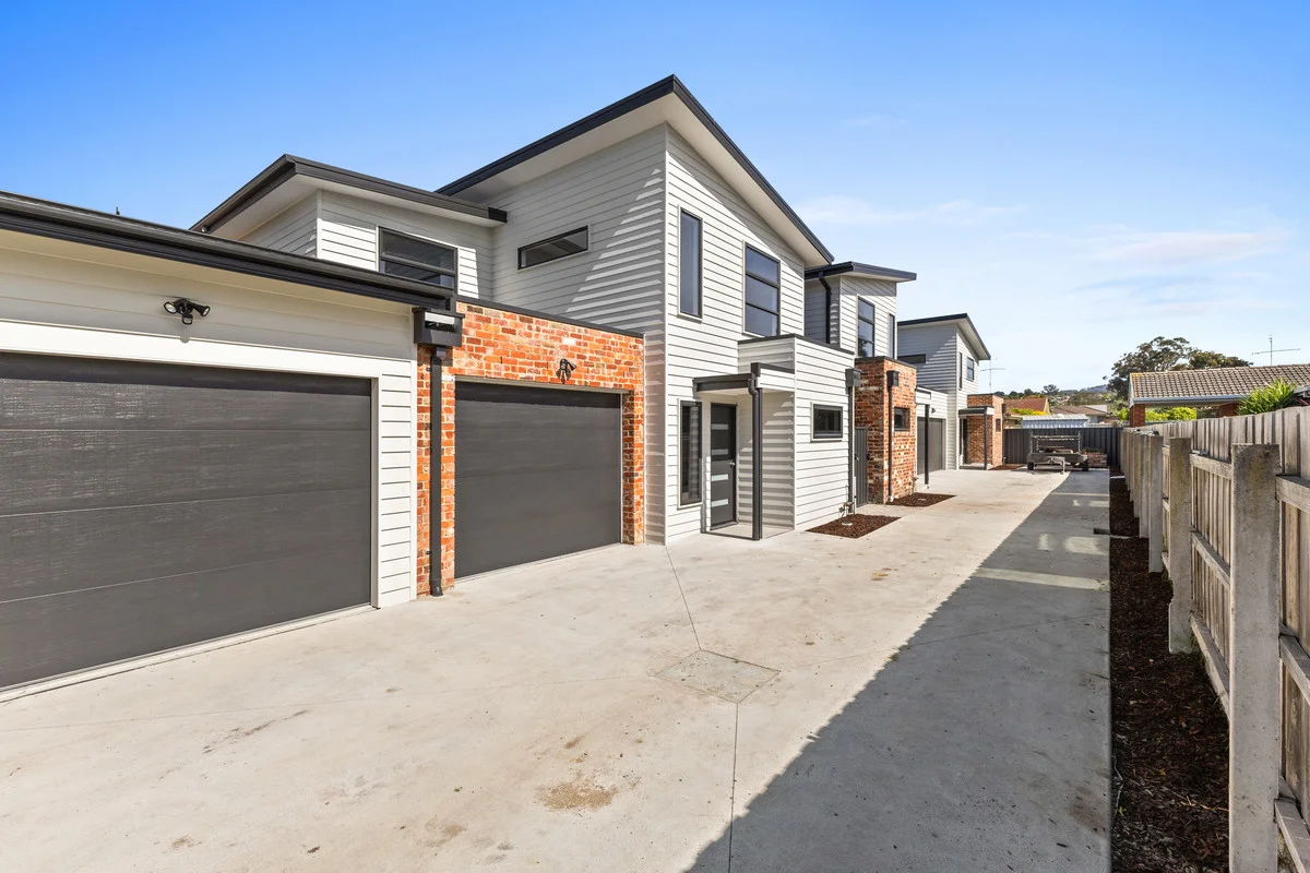 2/11 Hawker Street, Moe VIC 3825